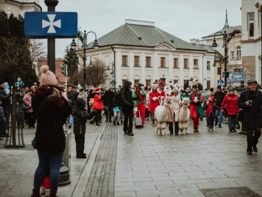 Wizyta Św. Mikołaja na Rynku w Rzeszowie, grudzień 2019 - 3