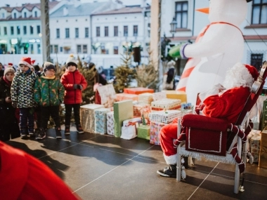 Wizyta Św. Mikołaja na Rynku w Rzeszowie, grudzień 2019 - 15